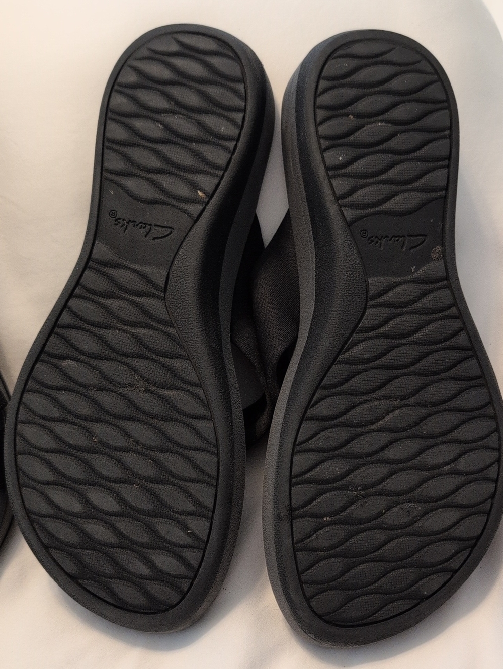 3 pair - 1 Clarks Beige Woven Crisscross Slide Sandals & 2 Black Casual Sandals - Picture 5 of 7